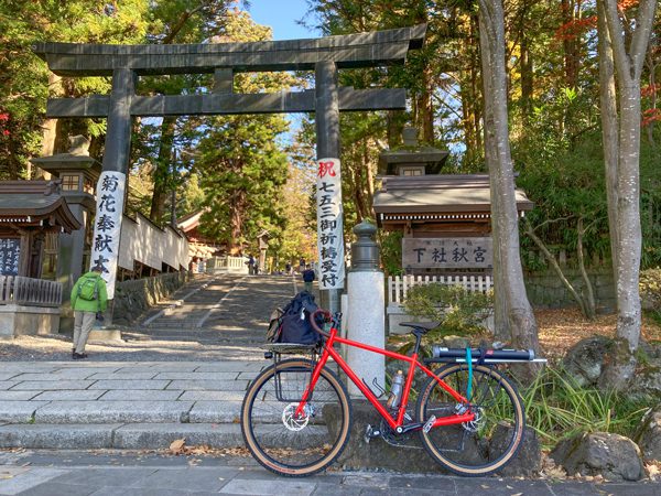 下社秋宮と自転車